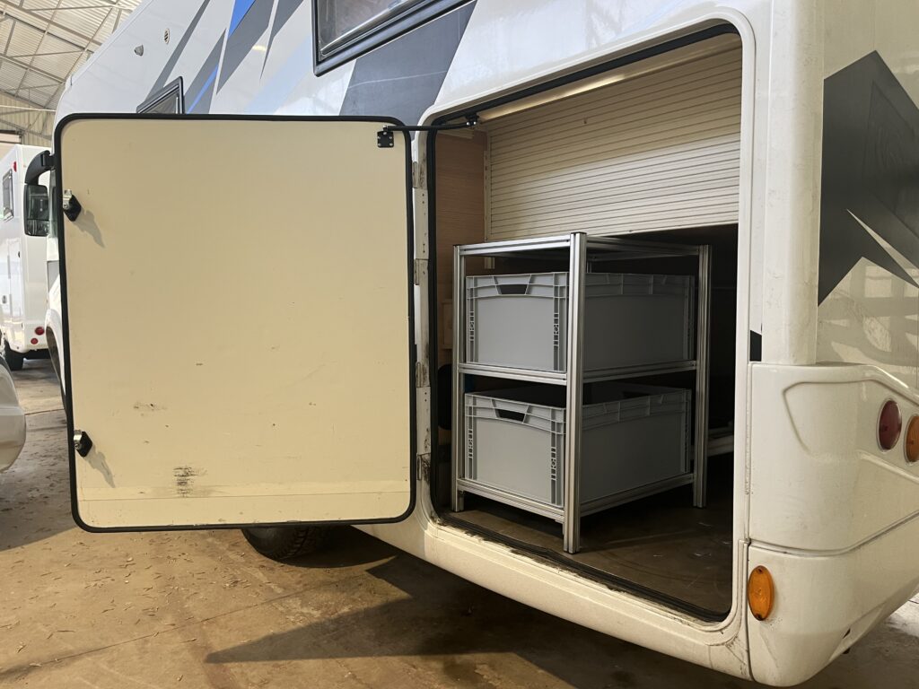 matkaauto riiulisüsteem priwood