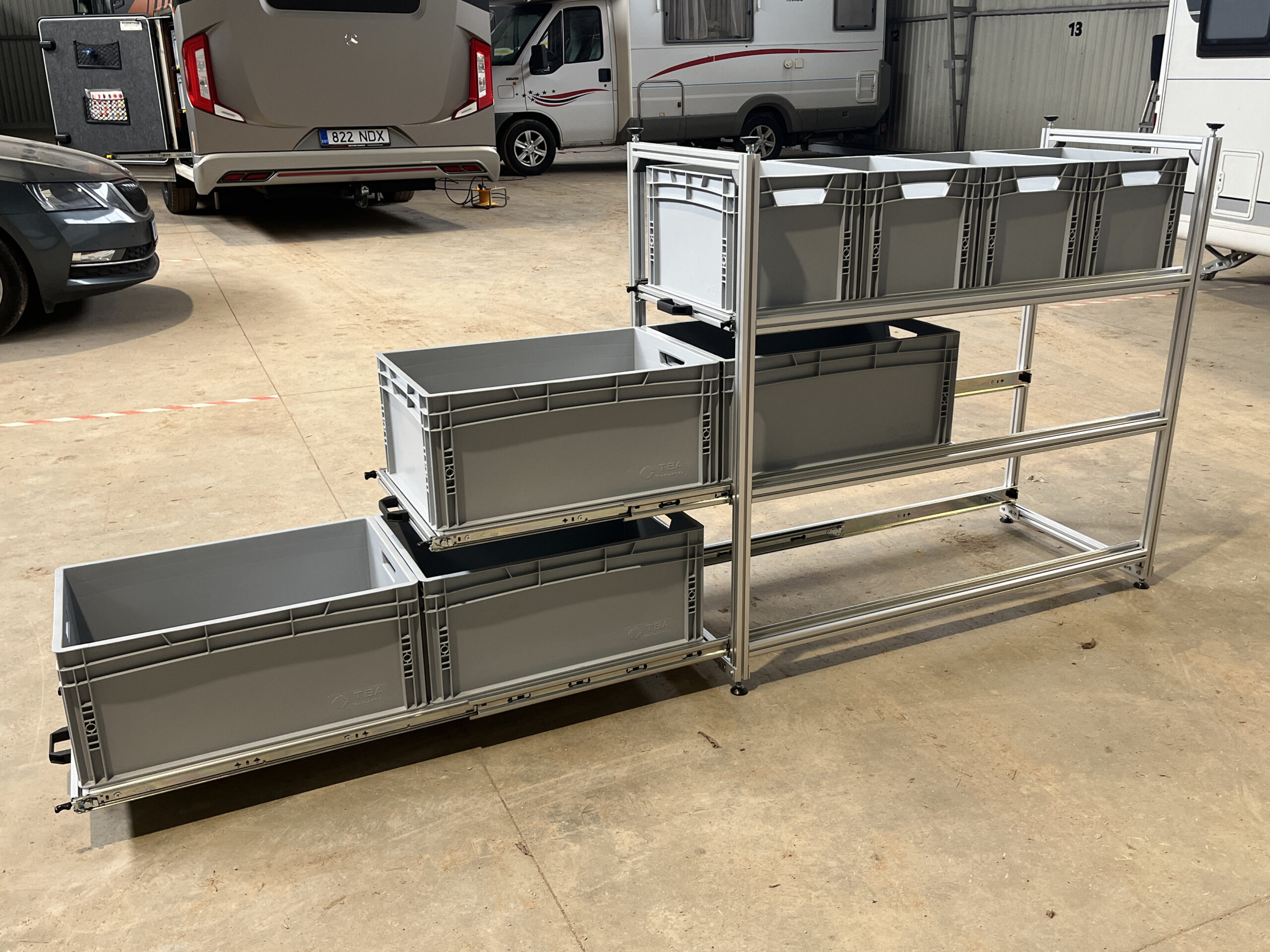 matkaauto riiulisüsteem priwood